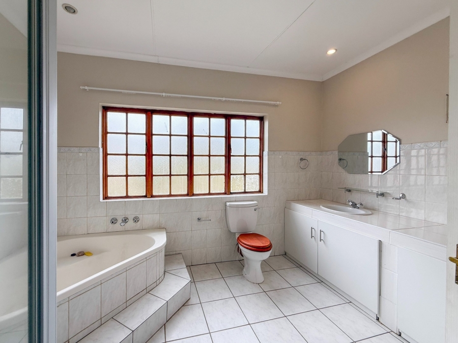3 Bedroom Property for Sale in WestLake Country Safari Estate North West
